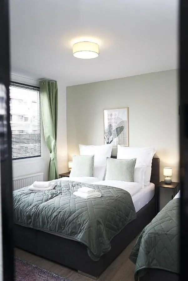 Comfortable 3 Room Apartment I 81 M2 I Central L Self-Check-In I Wifi & Netflix Hannover 0*,