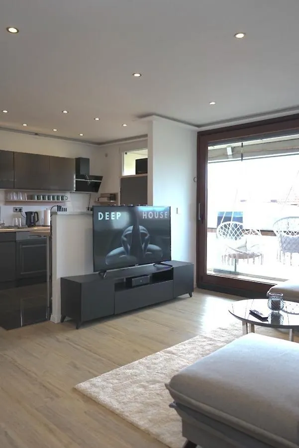 Comfortable 3 Room Apartment I 81 M2 I Central L Self-Check-In I Wifi & Netflix Hannover