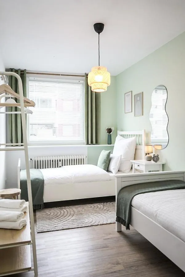 Comfortable 3 Room Apartment I 81 M2 I Central L Self-Check-In I Wifi & Netflix Hannover