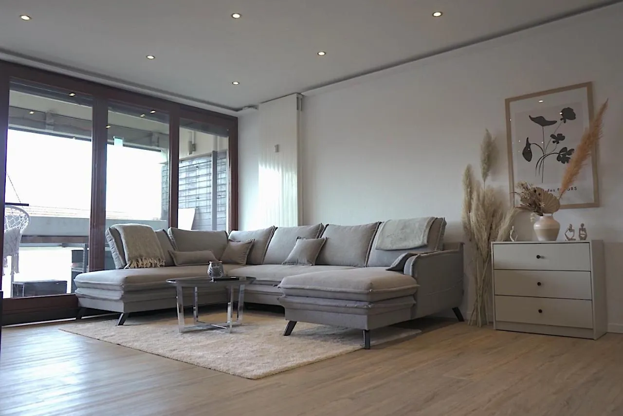 Comfortable 3 Room Apartment I 81 M2 I Central L Self-Check-In I Wifi & Netflix Hannover
