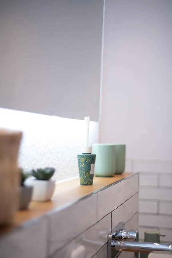 Comfortable 3 Room Apartment I 81 M2 I Central L Self-Check-In I Wifi & Netflix Hannover