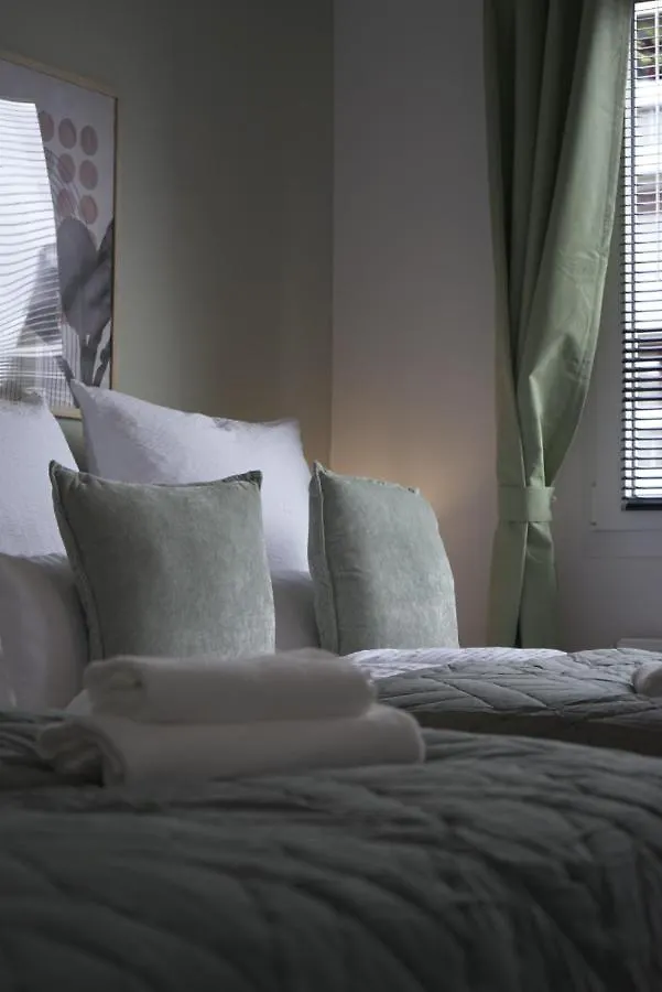 Comfortable 3 Room Apartment I 81 M2 I Central L Self-Check-In I Wifi & Netflix Hannover