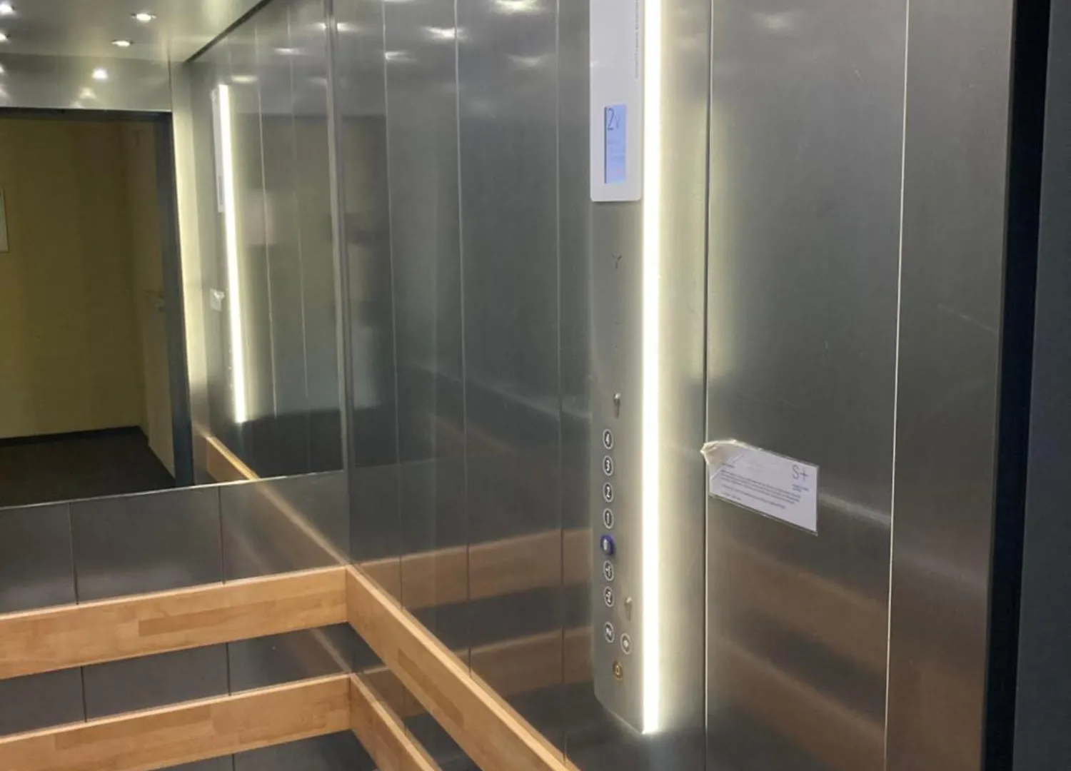 Comfortable 3 Room Apartment I 81 M2 I Central L Self-Check-In I Wifi & Netflix Hannover Germany