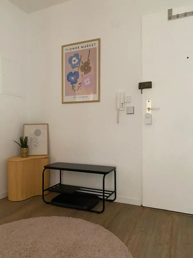 Comfortable 3 Room Apartment I 81 M2 I Central L Self-Check-In I Wifi & Netflix Hannover Germany