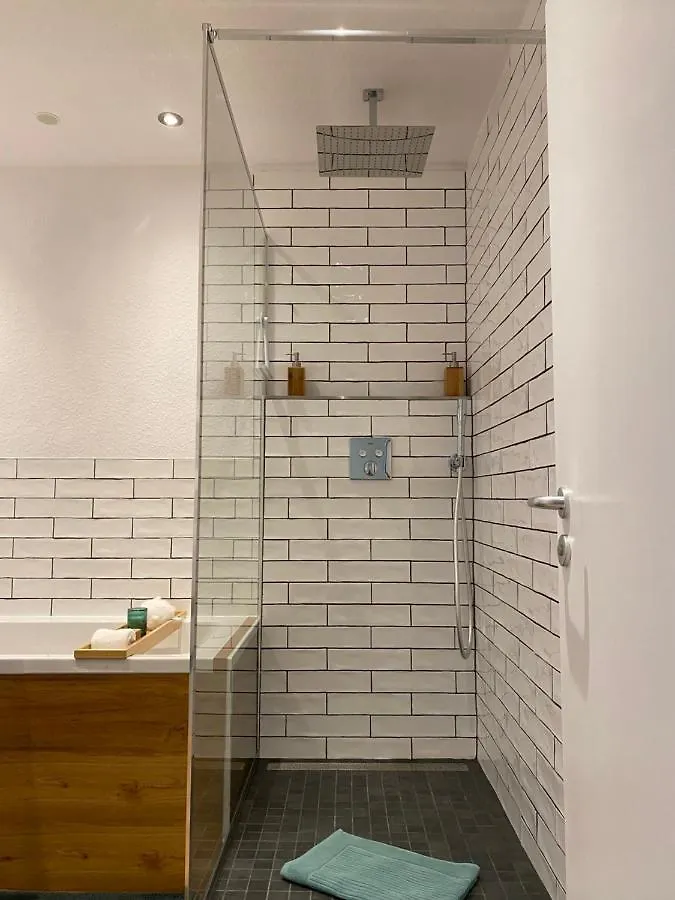 Comfortable 3 Room Apartment I 81 M2 I Central L Self-Check-In I Wifi & Netflix Hannover