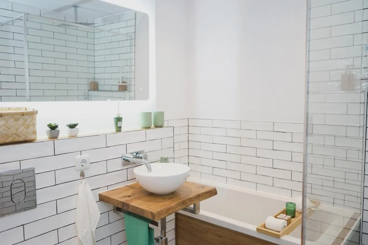 Comfortable 3 Room Apartment I 81 M2 I Central L Self-Check-In I Wifi & Netflix Hannover