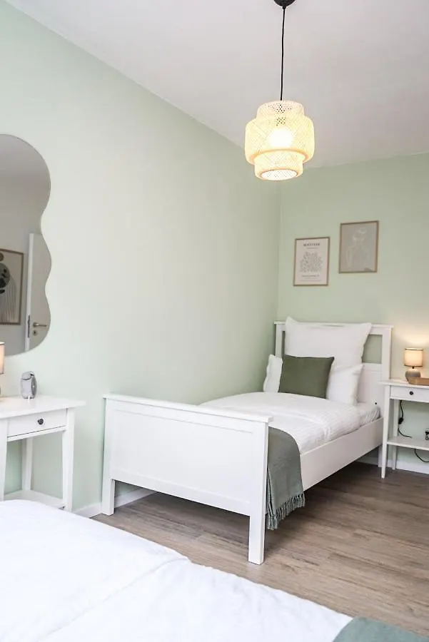 Comfortable 3 Room Apartment I 81 M2 I Central L Self-Check-In I Wifi & Netflix Hannover